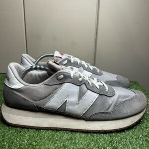 Size 11M- New Balance 237
Marblehead Grey / white
